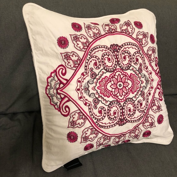 Cynthia Rowley Other - Cynthia Rowley Pink Throw Pillow and 2 Shams